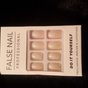 24 Piece Press on Nail Set